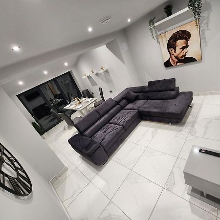 Billie Island Apartments Slaithwaite ภายนอก รูปภาพ